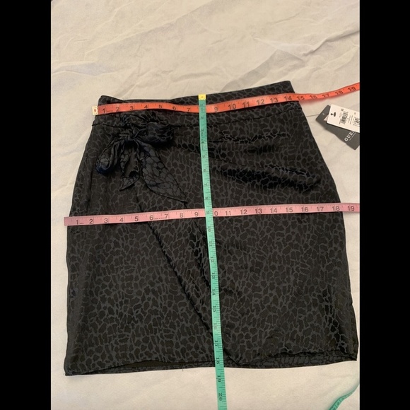 NWT $79 GUESS Seeley‎ Animal-Print Wrap Skirt [ SZ 4 ] - Picture 3 of 12